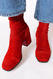 Ava | Botines Elegantes con Tacón Cuadrado