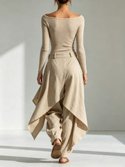 Éveline | Conjunto de blusa beige con cuello barco y pantalones anchos con volantes