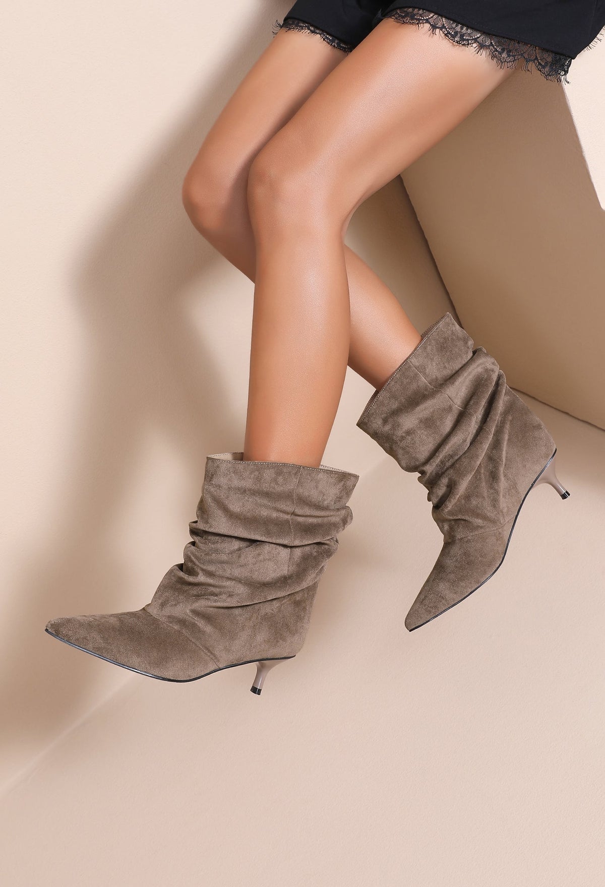 Botines Elly Cortos Estilo Slouchy - Taupe