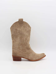 Alicia | Botas de vaquero Bassau en imitación de gamuza color beige