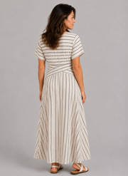 Aguamarga | Vestido Midi con Escote en V, Manga Corta y Cintura Cruzada