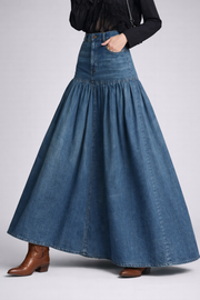 FALDA DENIM LARGA CON VUELO Y BOTAS COWBOY