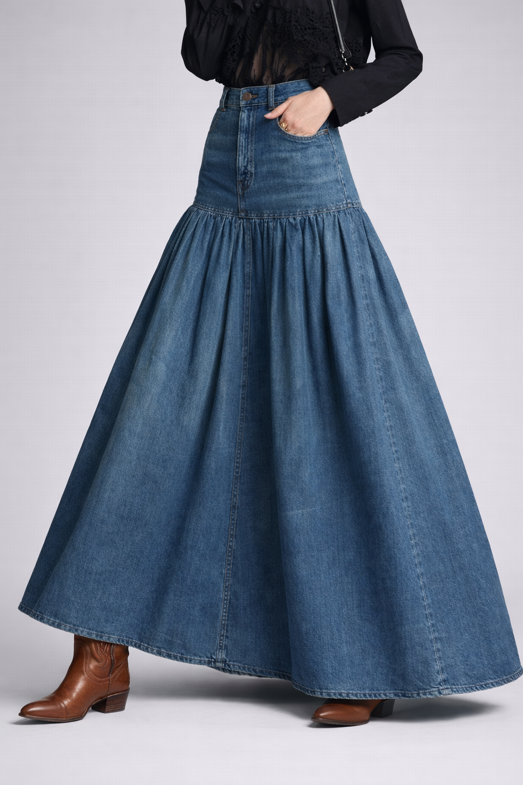 FALDA DENIM LARGA CON VUELO Y BOTAS COWBOY