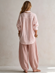Capucine | Camisa blanca holgada y pantalón Lantern verde oliva