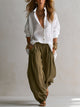 Capucine | Camisa blanca holgada y pantalón Lantern verde oliva