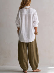 Capucine | Camisa blanca holgada y pantalón Lantern verde oliva